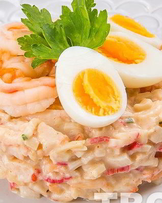 Коктейль из креветок и крабовых палочек