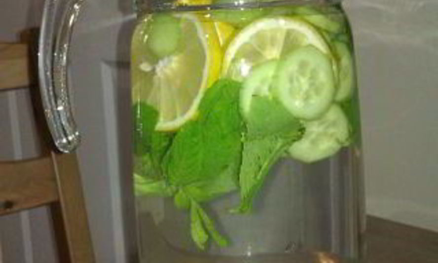 Рецепт коктейля sassy water