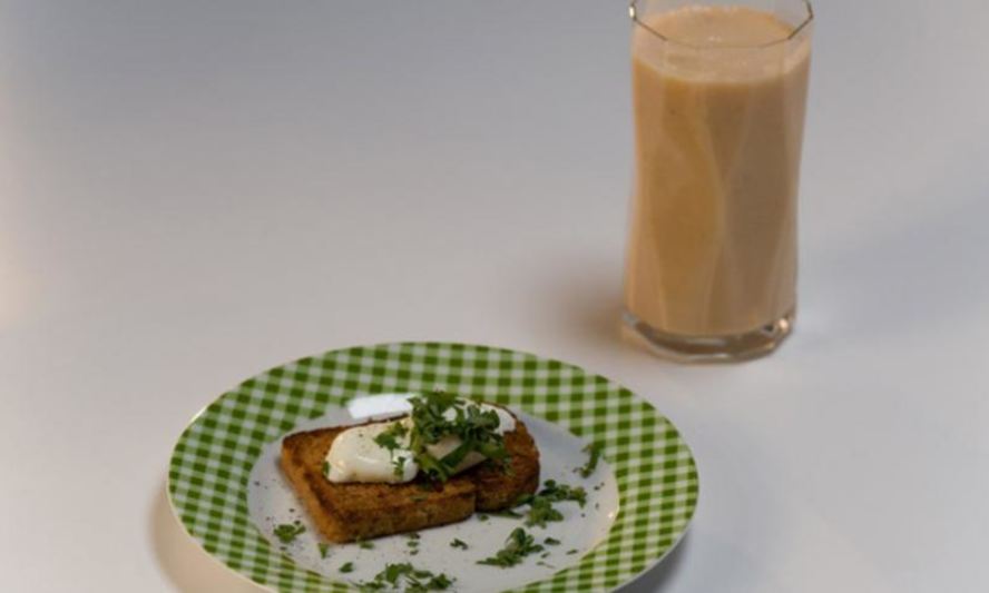 Рецепт крисп-сэндвича с яйцом и напиток из зеленого чая