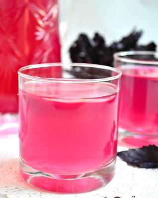 Напиток из базилика с яблоками, мятой и лимоном