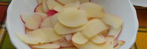 напиток из базилика с яблоками, мятой и лимоном