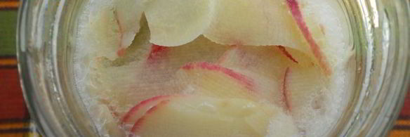 напиток из базилика с яблоками, мятой и лимоном