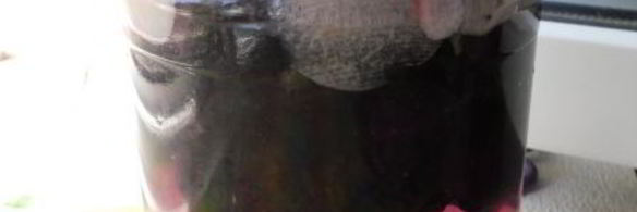 напиток из базилика с яблоками, мятой и лимоном