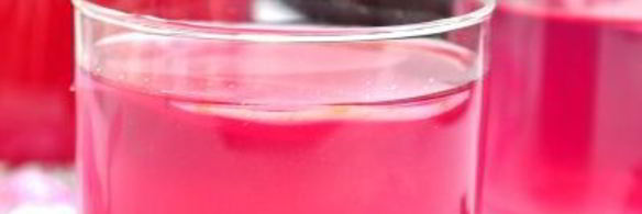 напиток из базилика с яблоками, мятой и лимоном