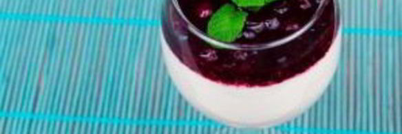 панна котта с ягодным сиропом