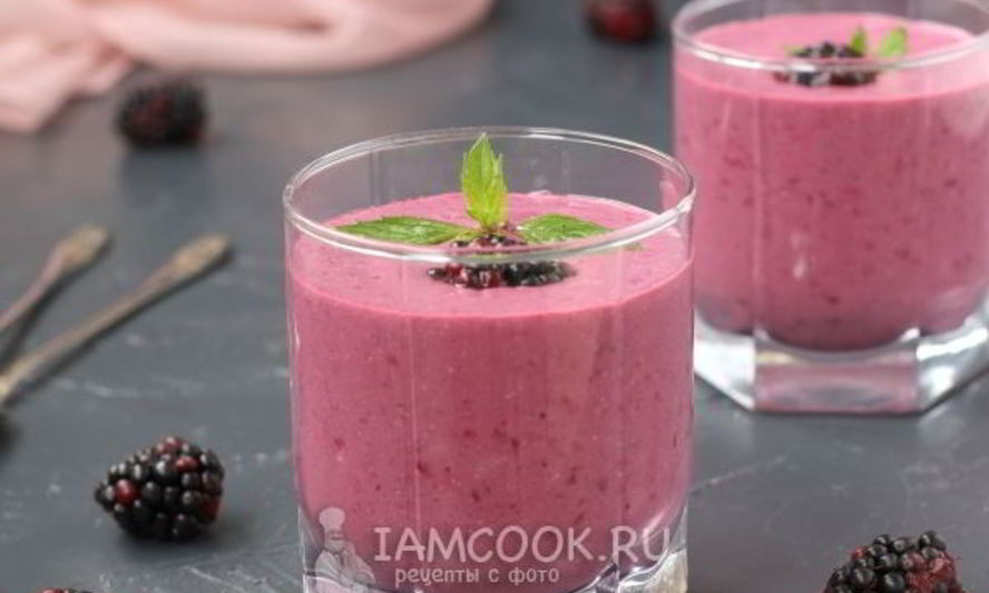 Рецепт протеинового коктейля с творогом и ежевикой