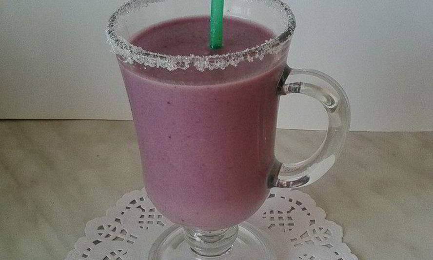 Рецепт бананова-черничного смузи