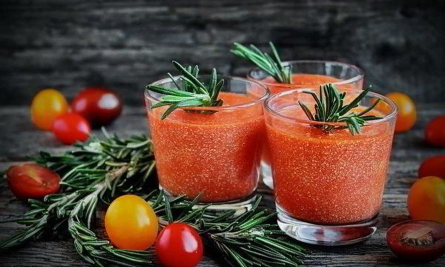 Рецепт белкового смузи с томатами и хрустящими отрубями