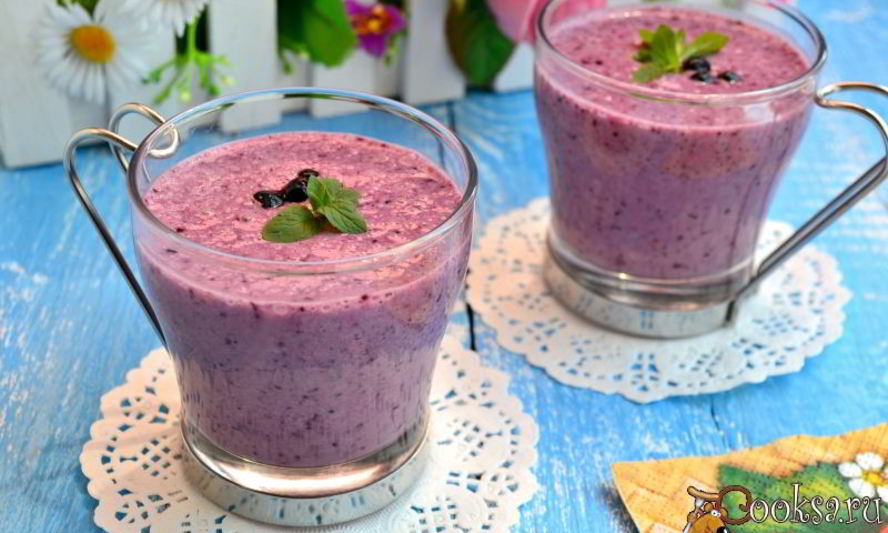 Рецепт чернично-клубничного смузи с овсянкой и мороженым