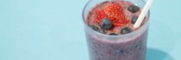 черничный смузи с бананом и кокосовым молоком