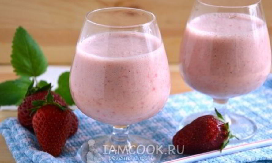 Рецепт клубнично-бананового смузи с ряженкой