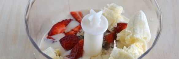 клубнично-банановый смузи с ряженкой