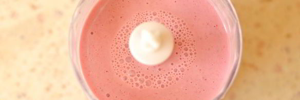 малиново-банановый смузи с овсяными хлопьями