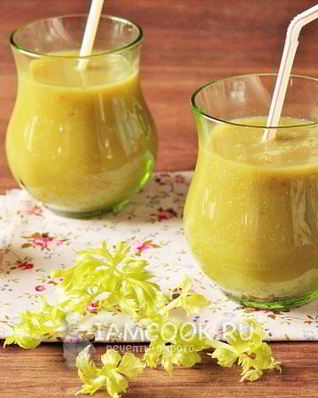Смузи с авокадо и сельдереем