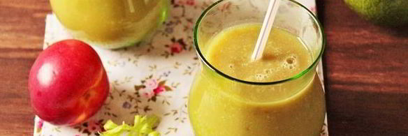 смузи с авокадо и сельдереем