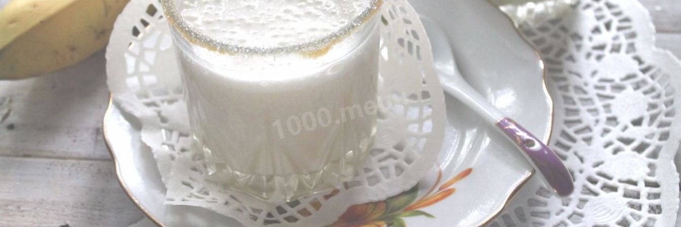 Смузи с бананом и молоком