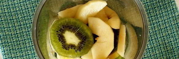 смузи с бананом, киви и грушей