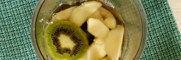 смузи с бананом, киви и грушей