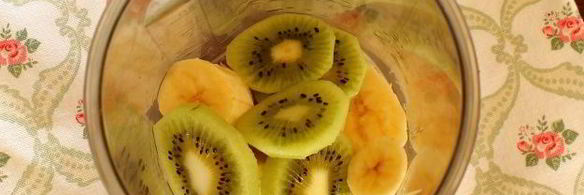 смузи с киви, бананом и молоком