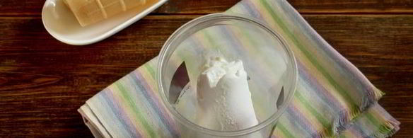 смузи с кокосовым молоком и черной смородиной