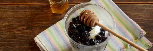 смузи с кокосовым молоком и черной смородиной