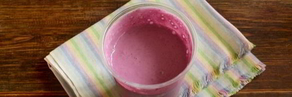 смузи с кокосовым молоком и черной смородиной