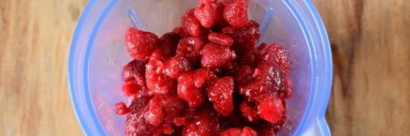 смузи с малиной и красным апельсином