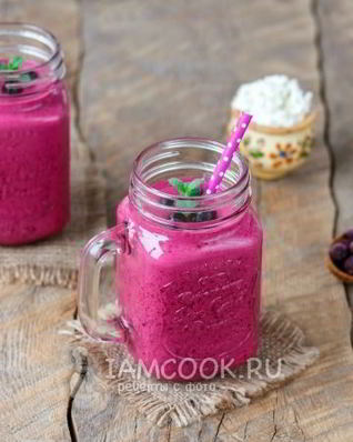 Смузи с творогом, бананом и смородиной