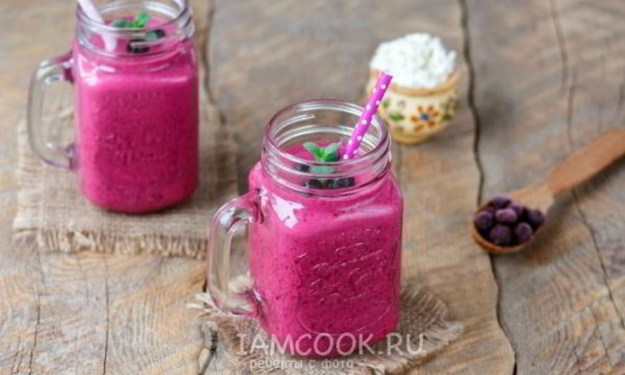 Рецепт смузей с творогом, бананом и смородиной