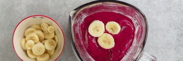 смузи с творогом, бананом и смородиной