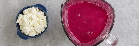 смузи с творогом, бананом и смородиной