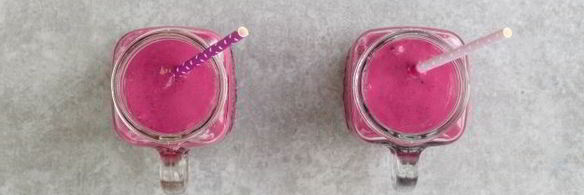 смузи с творогом, бананом и смородиной