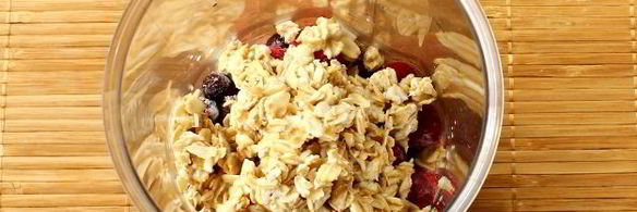 смузи с ягодами, имбирем и овсянкой