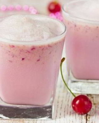 Вишневый смузи с йогуртом