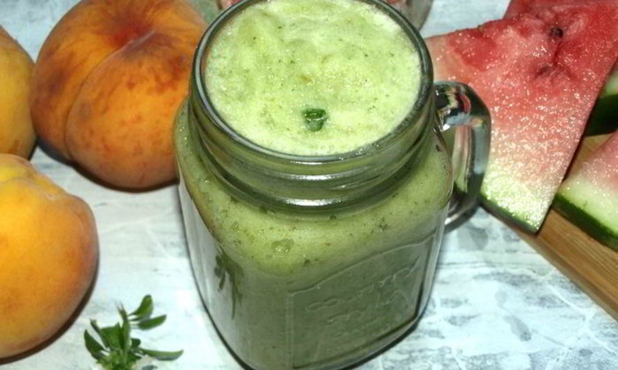 Рецепт яблочного смузи с кабачком и сельдереем