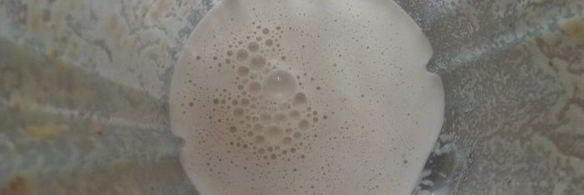 зеленый смузи на фундучном молоке