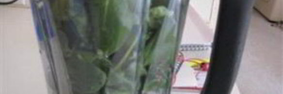 витаминный напиток из сладкого перца, кинзы и яблока