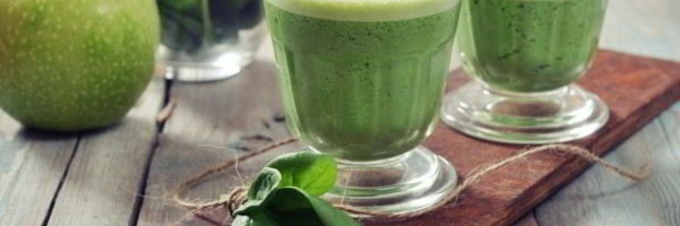 Зеленый коктейль с черносливом