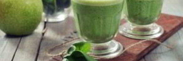 зеленый коктейль с черносливом