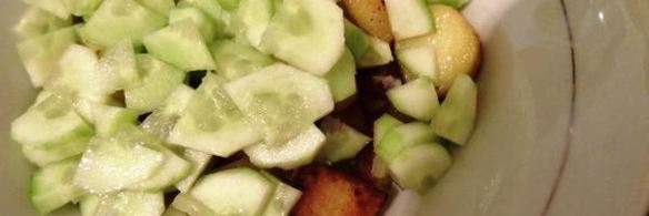 горячий картофельный салат с острым соусом