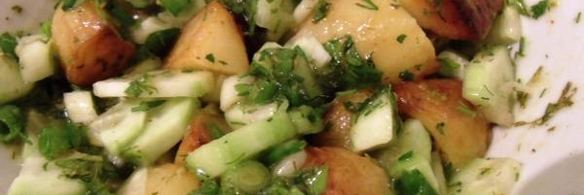 горячий картофельный салат с острым соусом