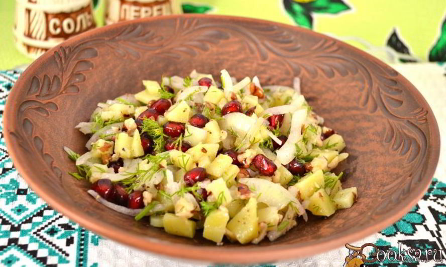 Рецепт картофельного салата с гранатом и грецкими орехами