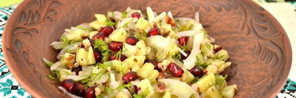 картофельный салат с гранатом и грецкими орехами
