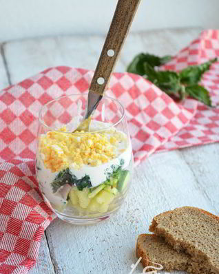 Картофельный салат с крапивой