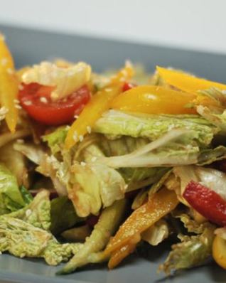 Картофельный салат с луково-чесночной заправкой