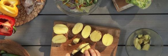 картофельный салат с луково-чесночной заправкой