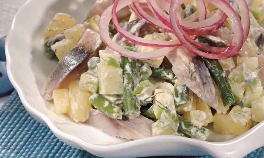 Рецепт картофельного салата с сельдью