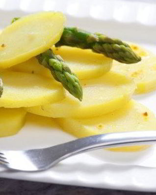 Картофельный салат со спаржей по-деревенски