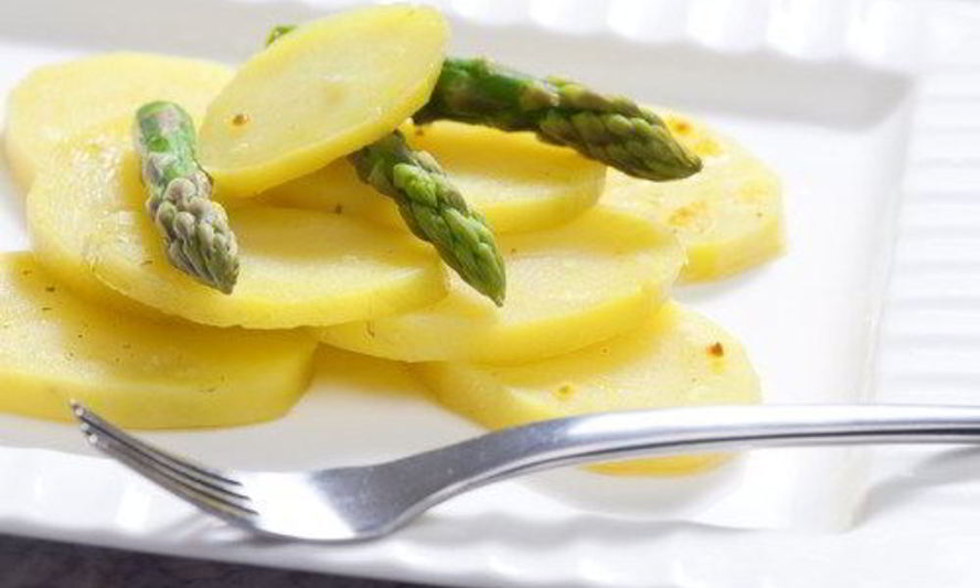 Рецепт картофельного салата со спаржей по-деревенски