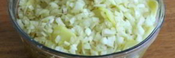 салат из картофеля и лука